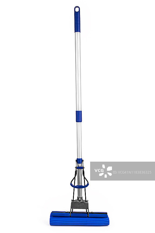 白色背景上的海绵拖把图片素材