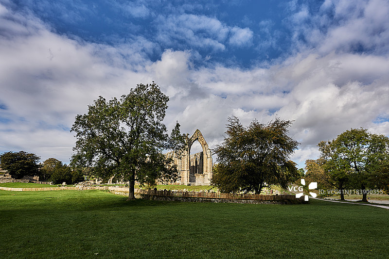 英国约克郡沃夫代尔的博尔顿修道院图片素材