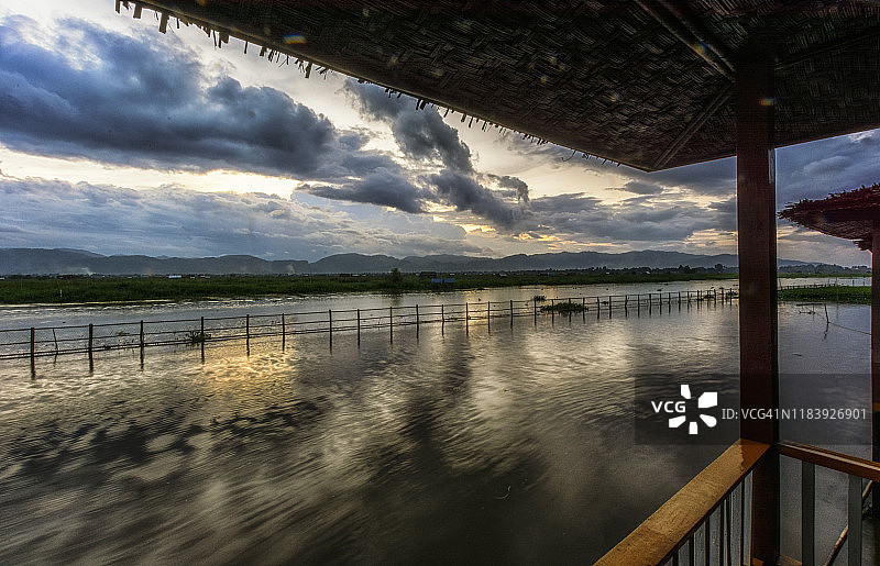 茵莱湖图片素材