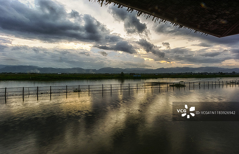 茵莱湖图片素材