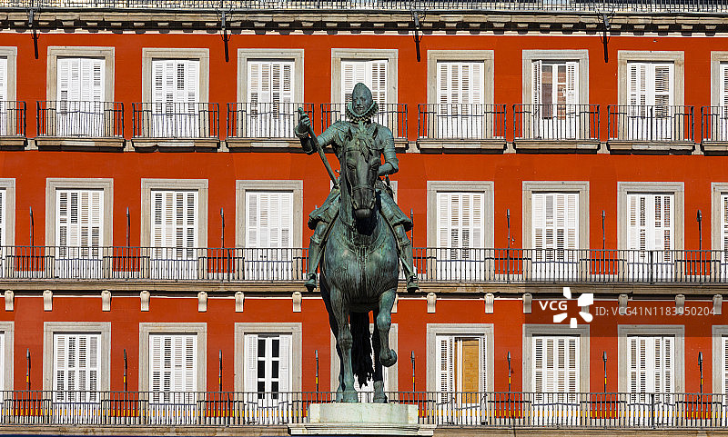 马德里马约尔广场的菲利普三世国王雕像图片素材