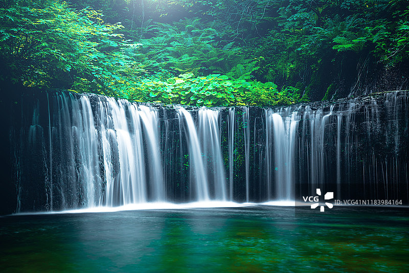 日本轻井泽瀑布图片素材