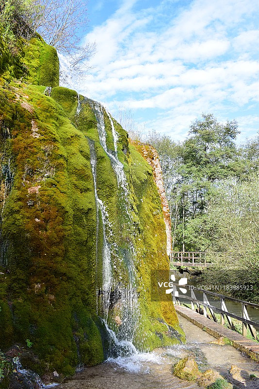 德赖米尔磨坊瀑布附近的彩色瀑布图片素材