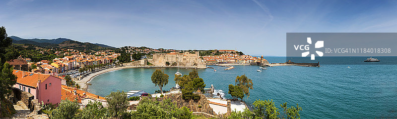法国南部科利乌尔历史名村全景（朗格多克-鲁西永地区）图片素材