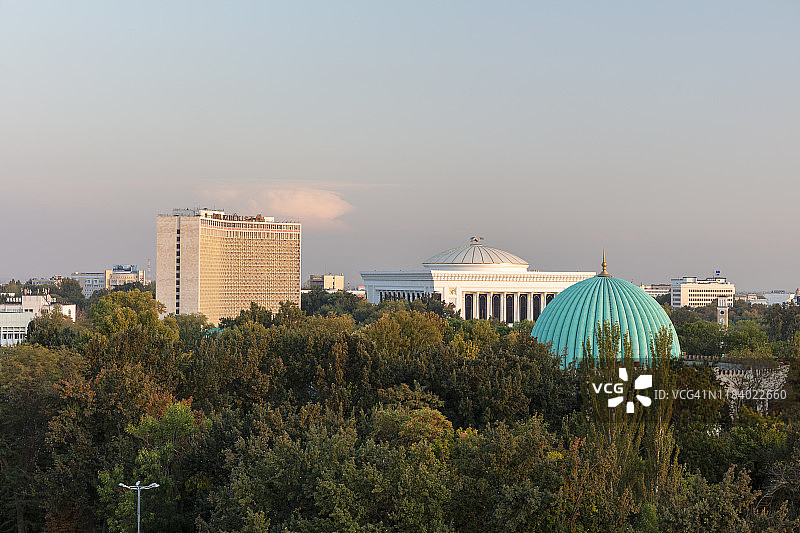 日落时分的乌兹别克斯坦塔什干市中心乌兹别克斯坦酒店图片素材