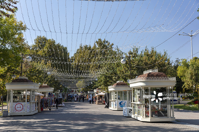 2019年乌兹别克斯坦塔什干市中心赛尔戈克赫街人行道图片素材