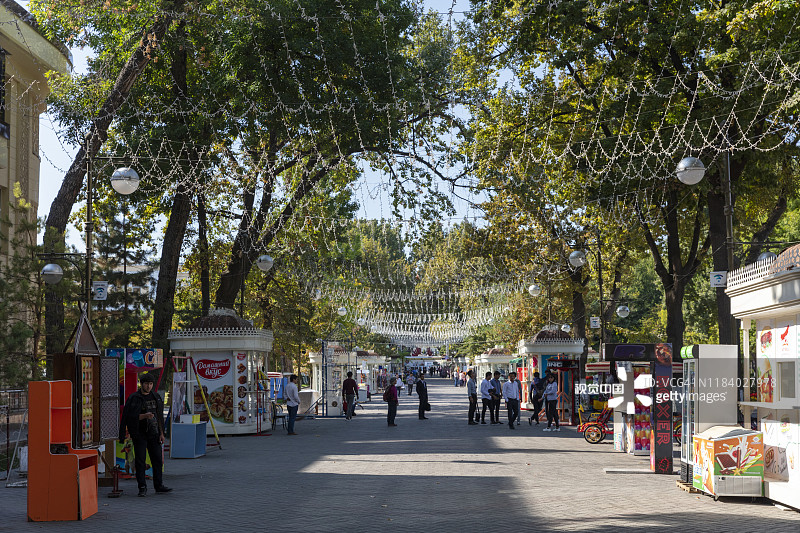 2019年乌兹别克斯坦塔什干市中心赛尔戈克赫街人行道图片素材