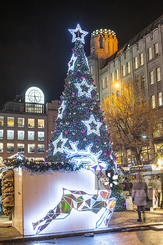 瓦茨拉夫广场的圣诞装饰品图片素材