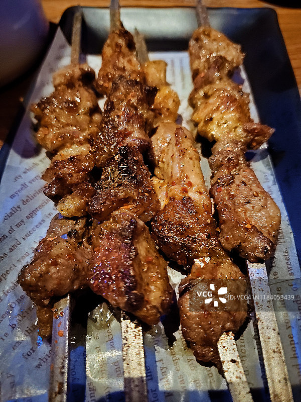中国新疆传统美食烤羊肉图片素材