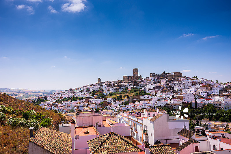 西班牙加的斯阿尔科斯-德拉弗龙特拉的粉刷小镇图片素材