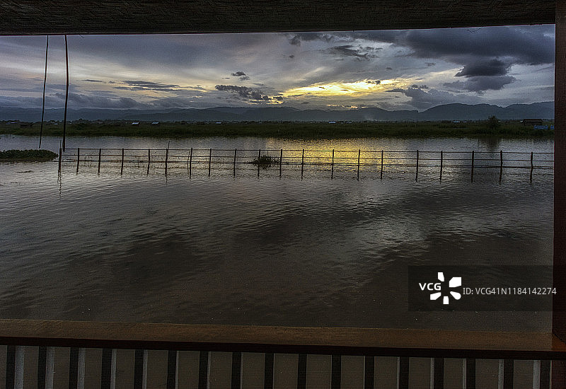 茵莱湖图片素材