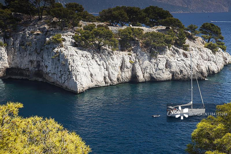 法国普罗旺斯Port Pin岩石海岸图片素材