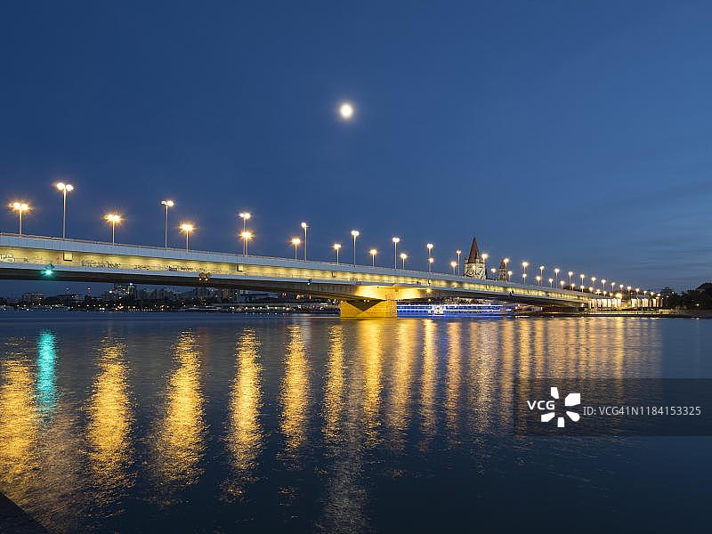 维也纳帝国大桥蓝色时刻图片素材