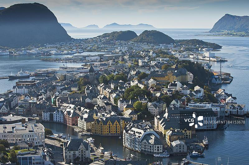 挪威奥勒松 Aksla 山 Fjellstua 观景点城市景观图片素材