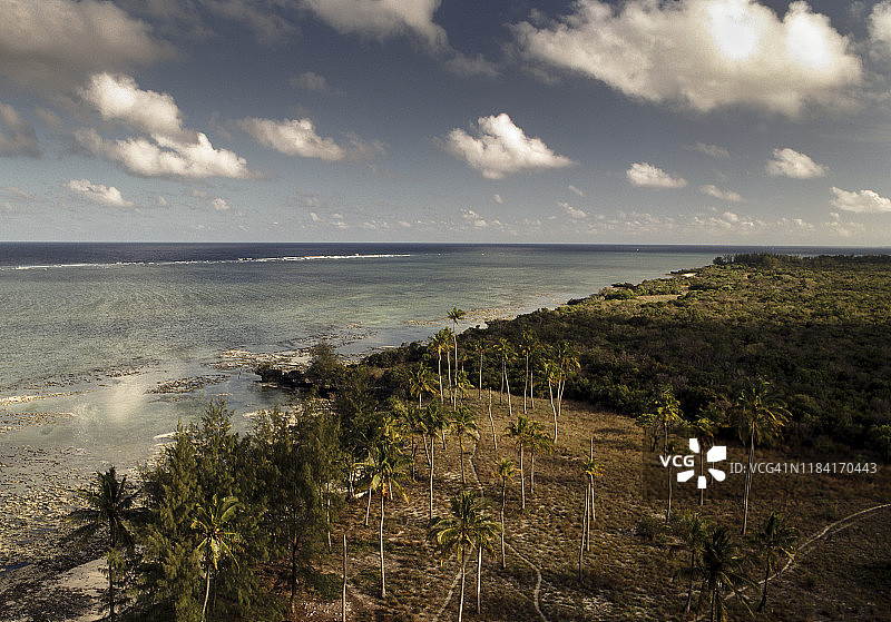 非洲莫桑比克荒凉的热带海滩图片素材