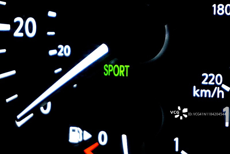 具有运动模式的现代电子速度计图片素材