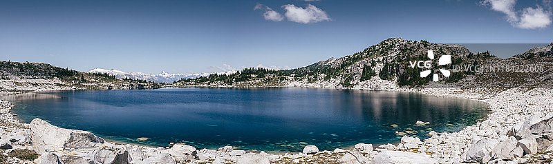 斯阔米什-埃拉霍河分水岭上的布兰卡湖图片素材