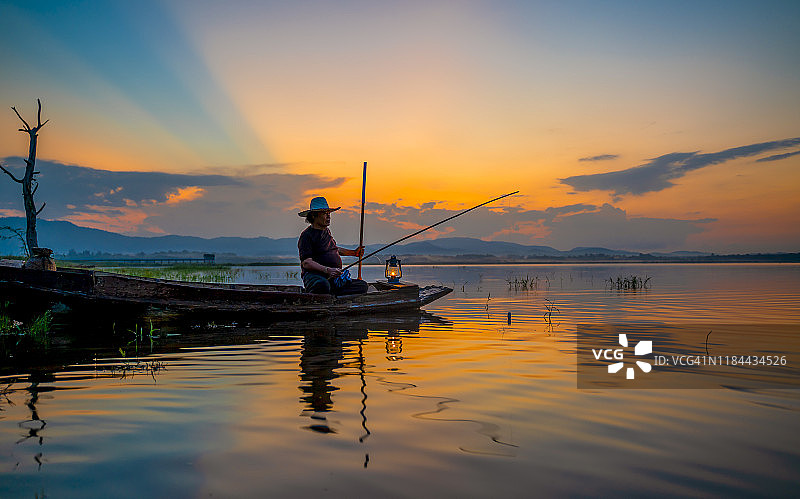 钓鱼的人图片素材