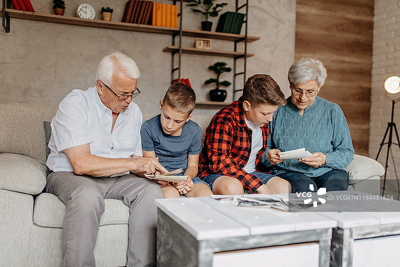 我们也年轻过图片素材
