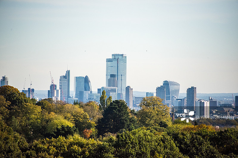 从汉普斯特德希思看到的伦敦天际线图片素材