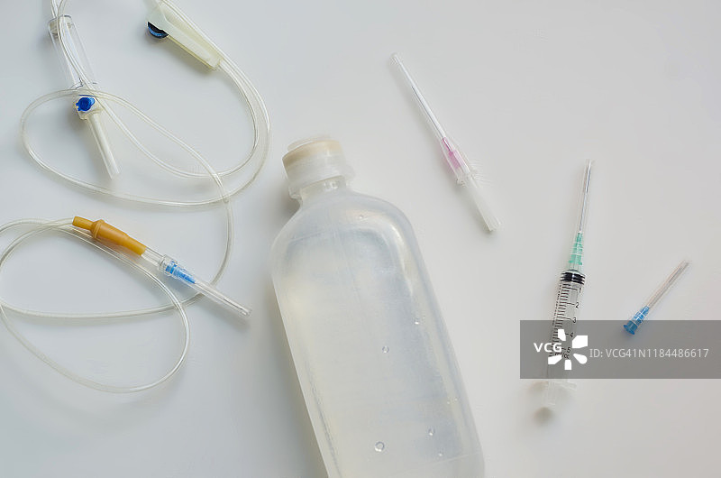 白色背景上的医疗用品图片素材