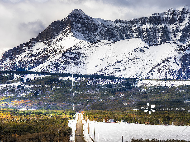 冬季沃特顿国家公园风景，加拿大艾伯塔省图片素材