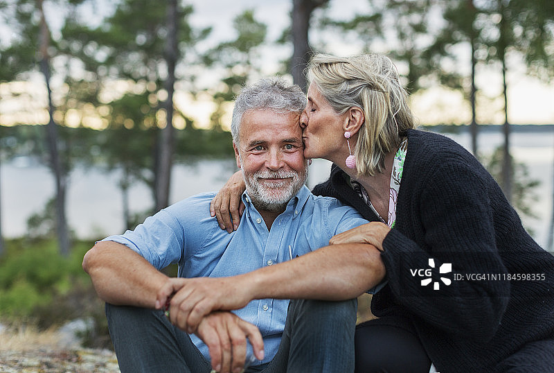 中年夫妇合影图片素材