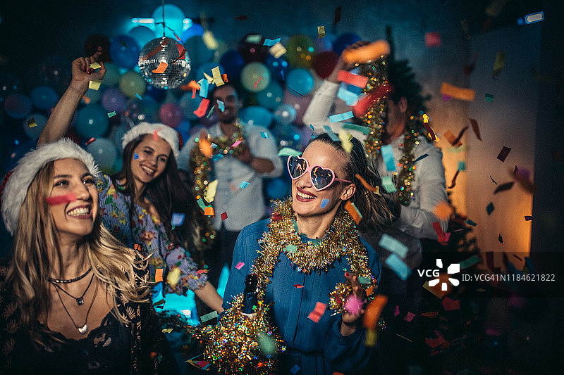 与朋友们的新年派对图片素材