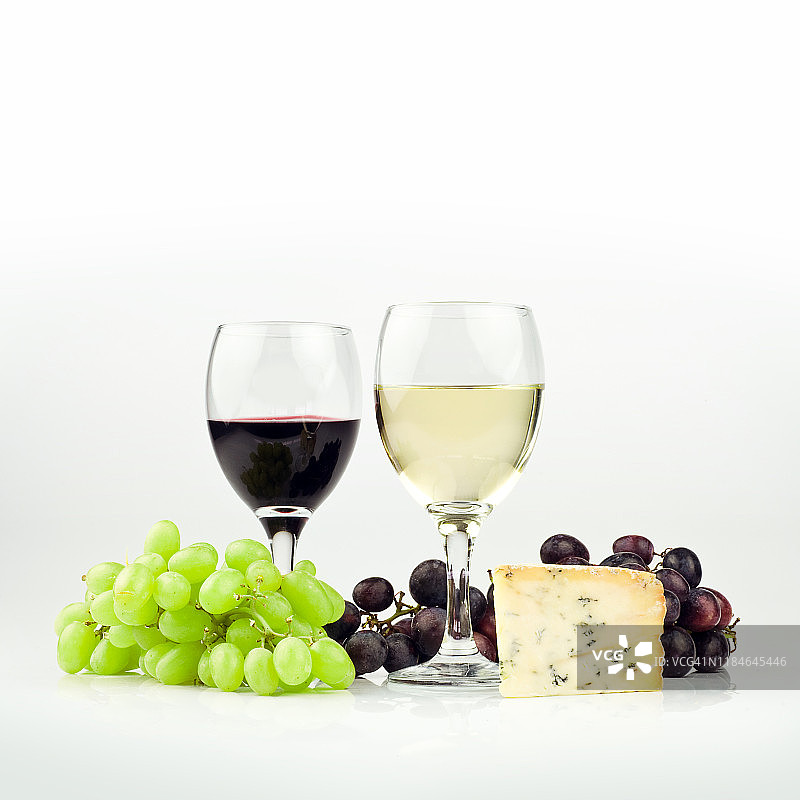 红葡萄酒、白葡萄酒与奶酪图片素材