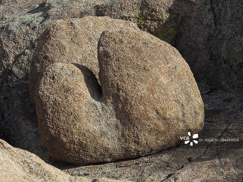 亚利桑那州普雷斯科特沃森湖水库花岗岩戴尔斯怪异的侵蚀岩层图片素材