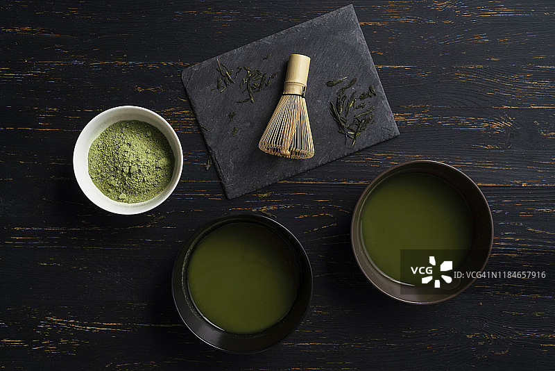 抹茶茶道静物：抹茶、茶筅与茶碗俯视图图片素材