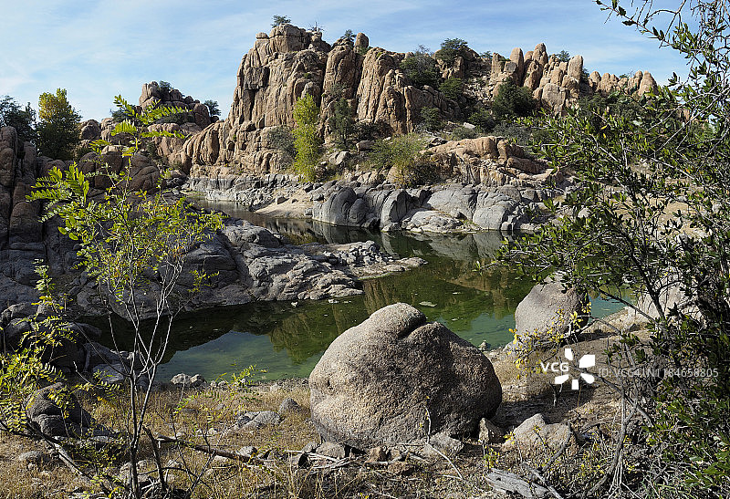 亚利桑那州普雷斯科特沃森湖水库的花岗岩峡谷景色图片素材