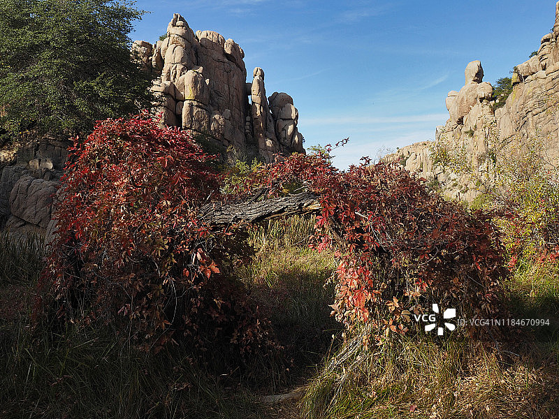亚利桑那州普雷斯科特沃森湖水库花岗岩峡谷景色图片素材