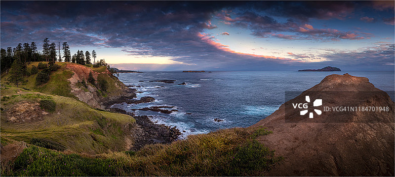 南太平洋诺福克岛罗斯角傍晚壮丽的海景图片素材