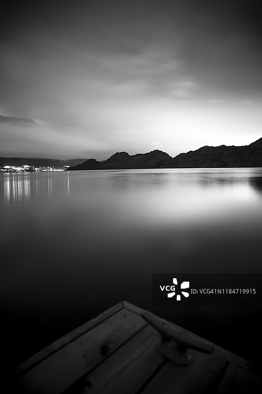 加拿大不列颠哥伦比亚省奥卡诺根湖省立公园码头夜景图片素材