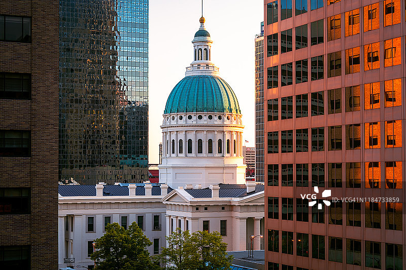 美国密苏里州圣路易斯老法院日落图片素材