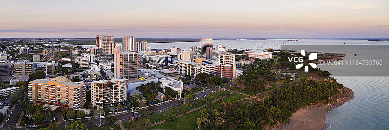 日落时分的达尔文鸟瞰图图片素材