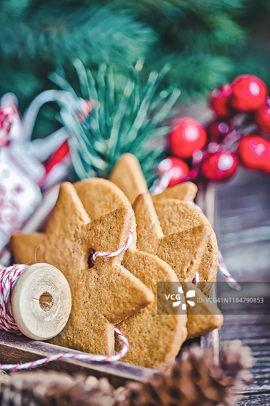 木盒圣诞装饰品背景扁平构图图片素材