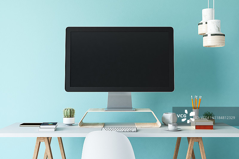 带有空白屏幕的办公电脑图片素材