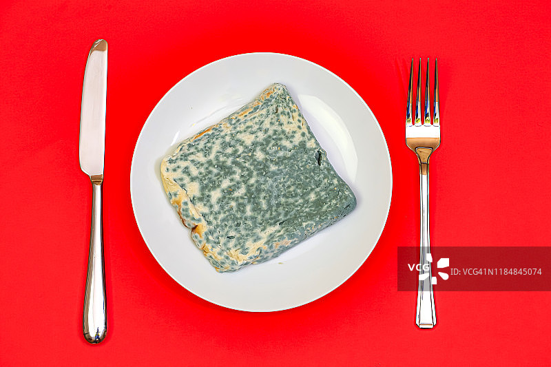 发霉的食物：霉变的吐司面包图片素材