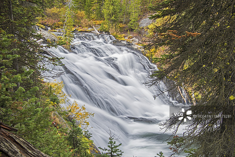 刘易斯瀑布 - 黄石国家公园图片素材
