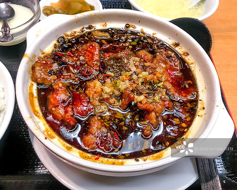 川菜：水煮牛肉片图片素材