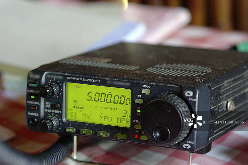 2009年非洲莫桑比克：超高频收发器实现莫桑比克北部与津巴布韦之间的无线电通信。图片素材