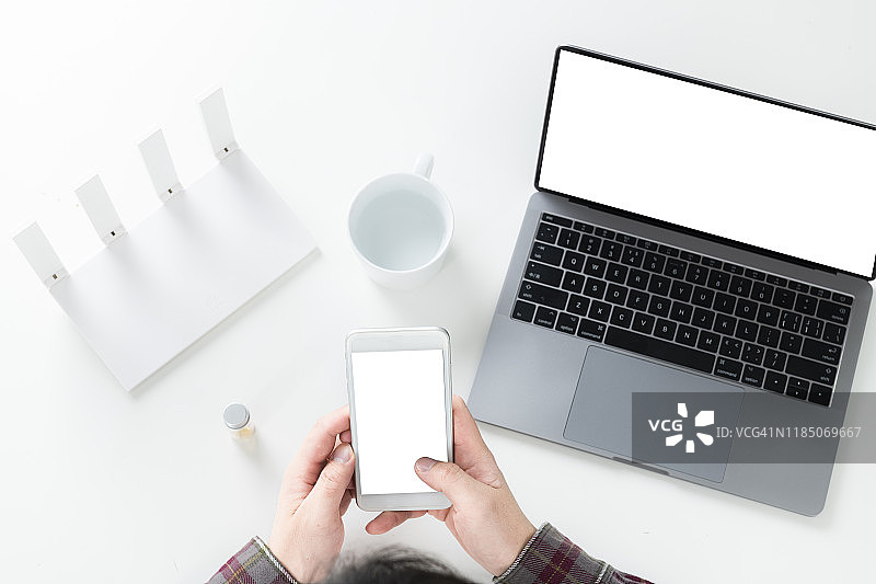 智能手机、路由器、移动硬盘和笔记本电脑图片素材