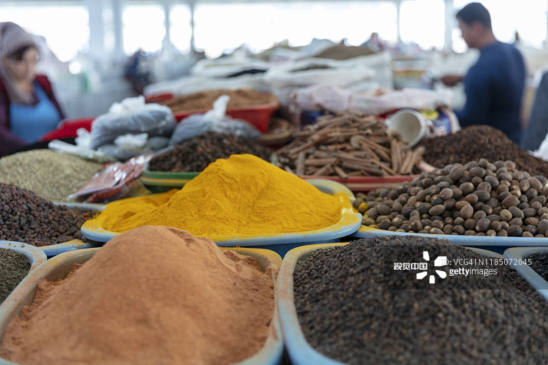 乌兹别克斯坦撒马尔罕锡亚布集市的香料（2019年）图片素材