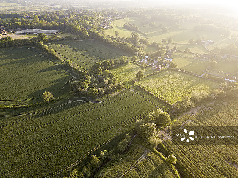 2018年英格兰东萨塞克斯郡博迪亚姆的14世纪护城河城堡图片素材