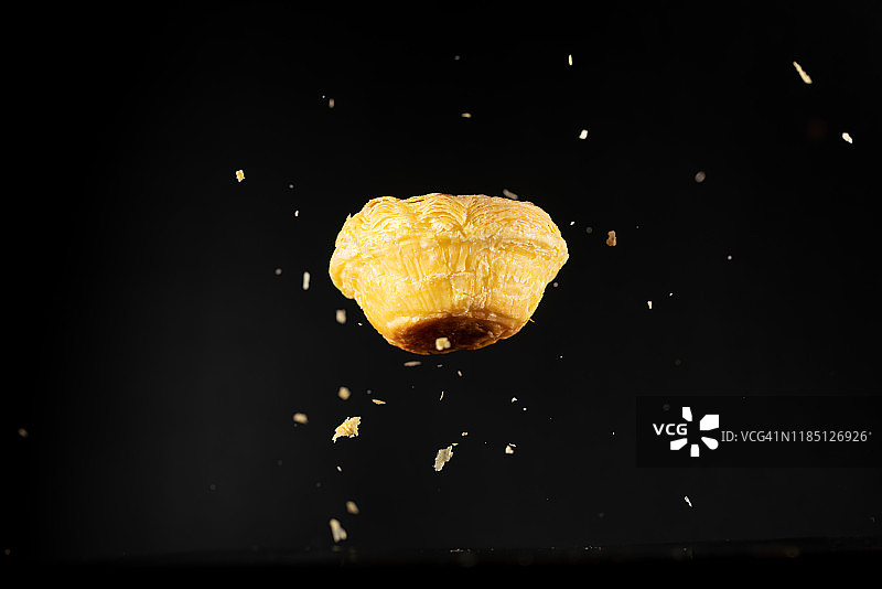 高速摄影的空中蛋挞图片素材