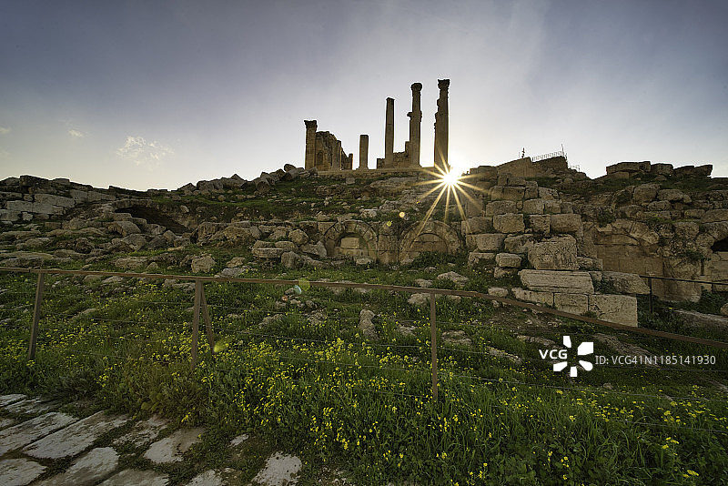 杰拉什市标志性柱子椭圆形广场全景图片素材