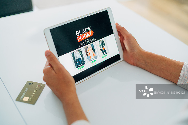 在线购物的女人图片素材