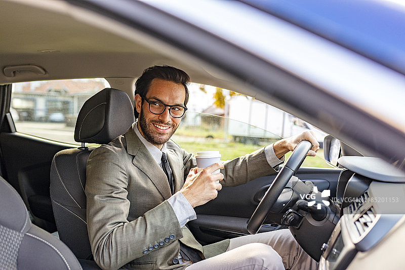 他无论走到哪里都充满自信图片素材